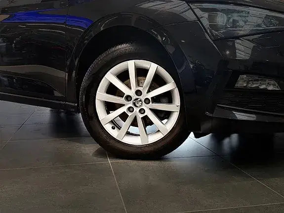 Skoda Scala 2021 photo 2