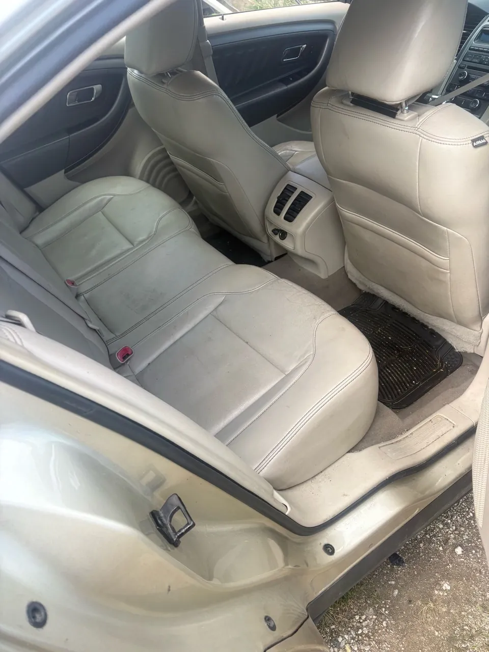 Ford Taurus 2010 photo 4