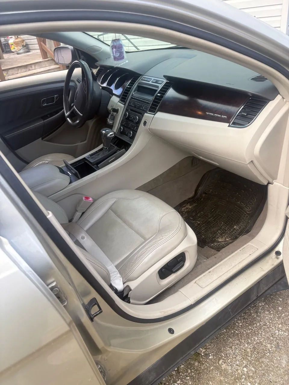 Ford Taurus 2010 photo 5