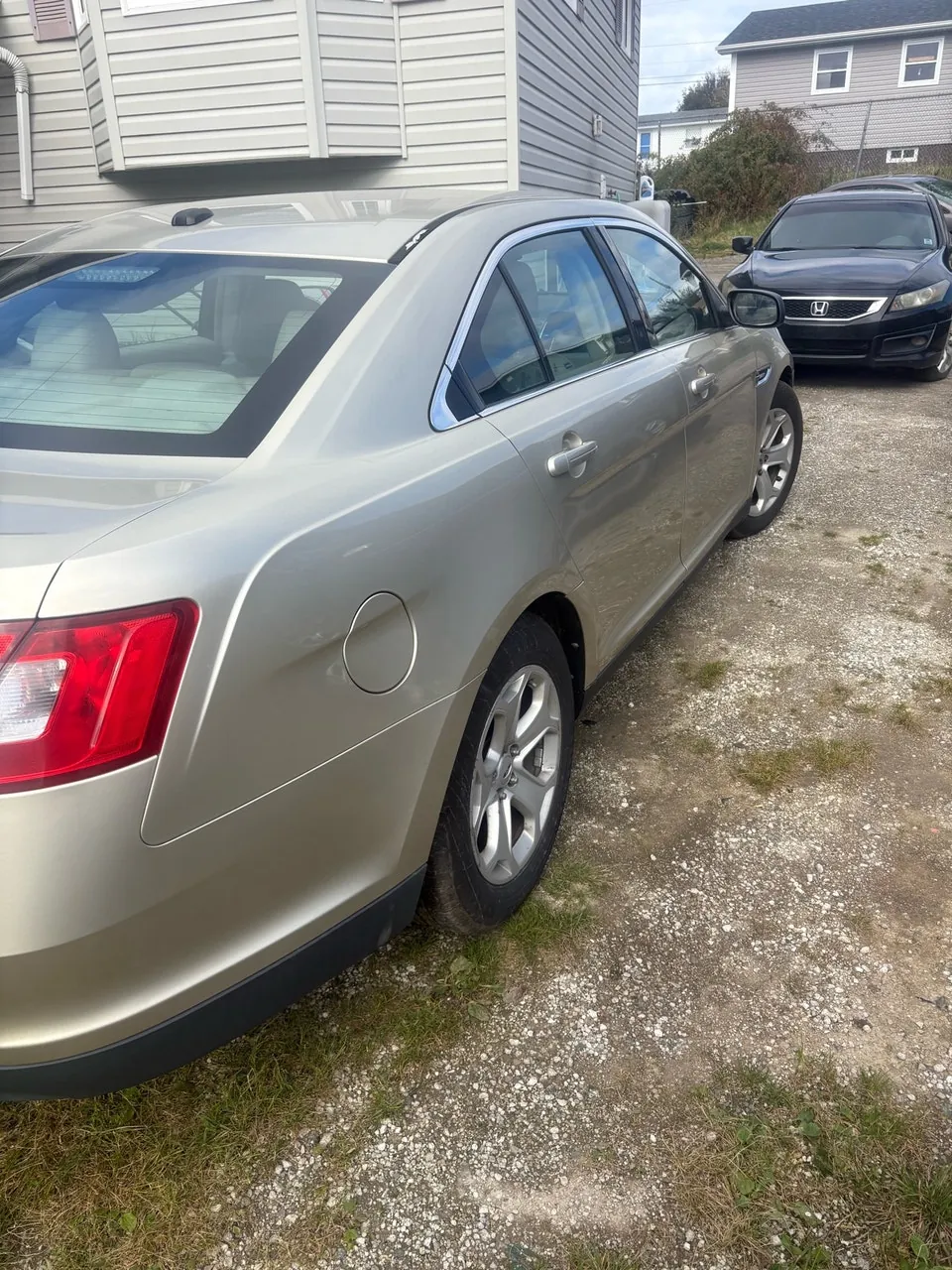 Ford Taurus 2010 photo 3