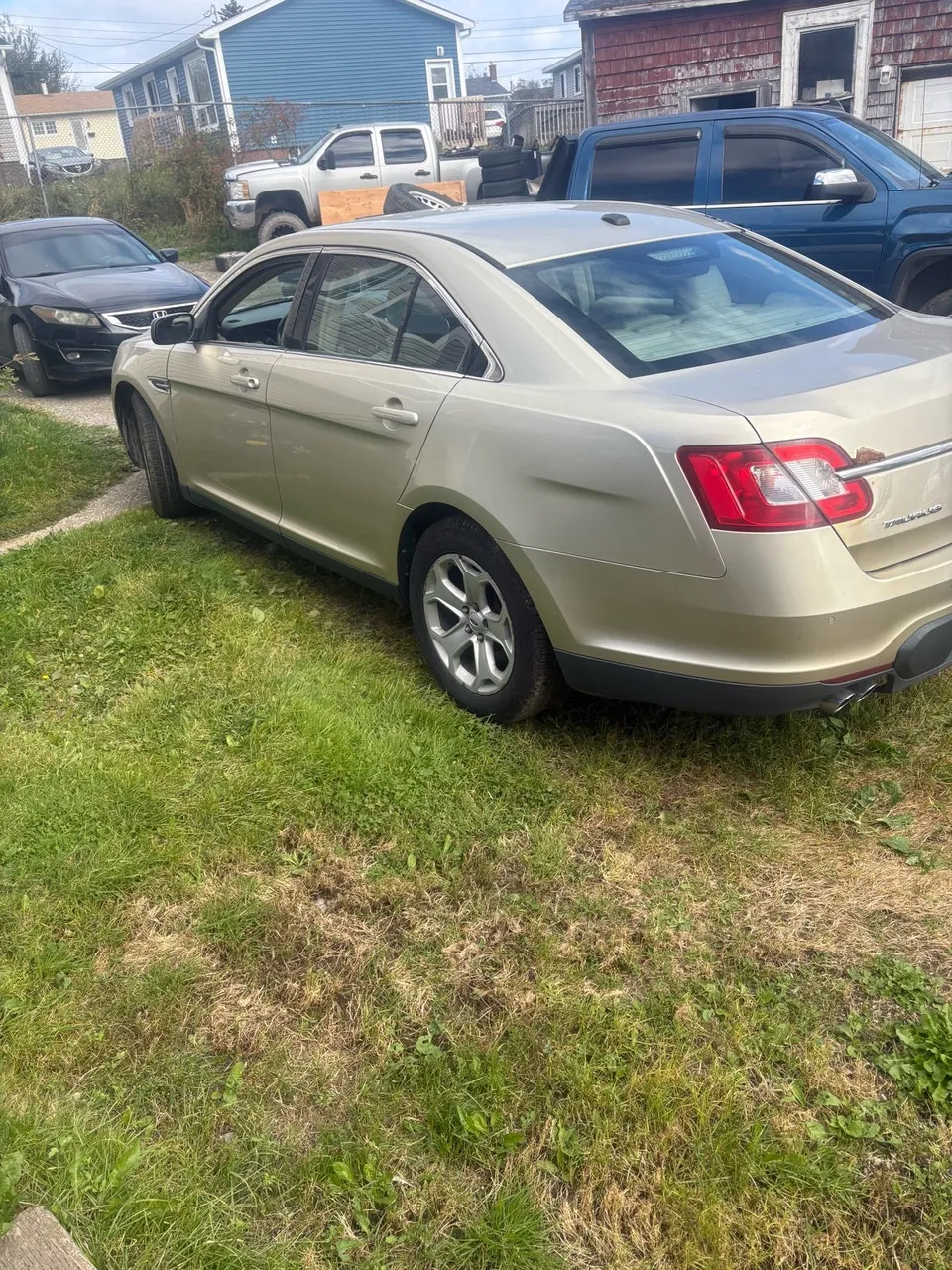 Ford Taurus 2010 photo 2