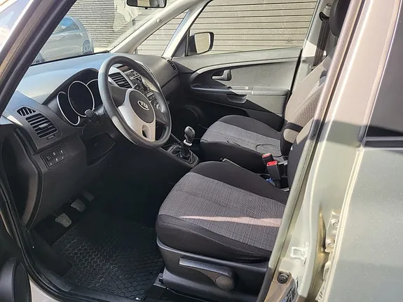 Kia Venga 2013 photo 5