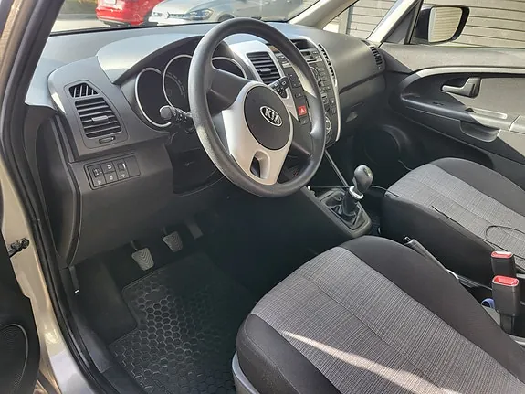Kia Venga 2013 photo 4