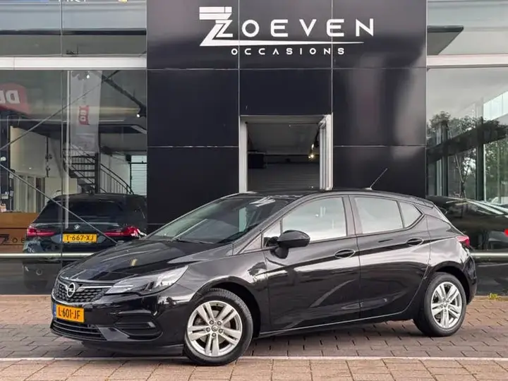 Opel Astra 2021 photo 2