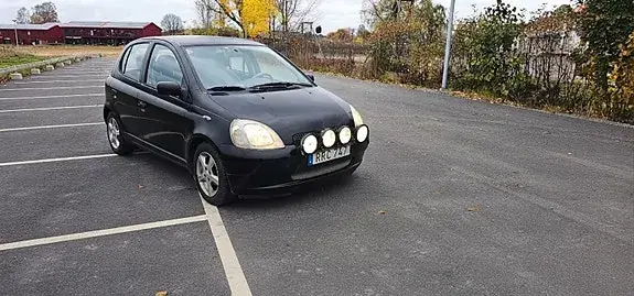 Toyota Yaris 2000 photo 2