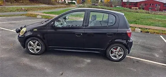 Toyota Yaris 2000 photo 3