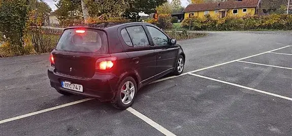 Toyota Yaris 2000 photo 4