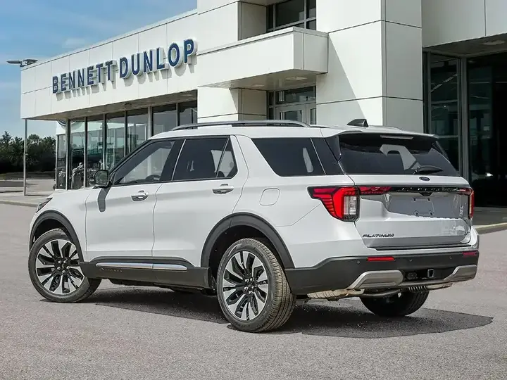 Ford Explorer 2026 photo 4
