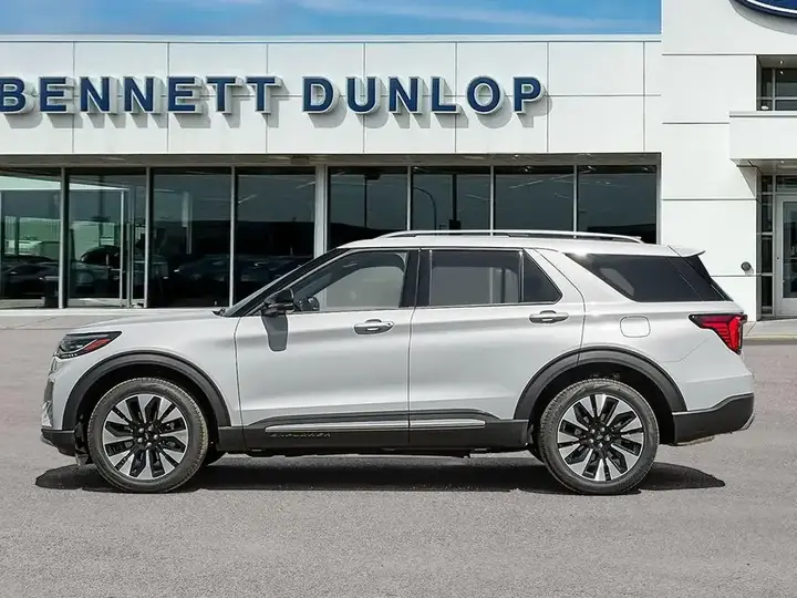 Ford Explorer 2026 photo 3