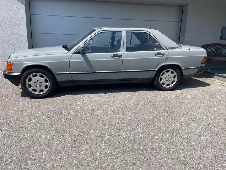 Mercedes-Benz 190 1987 photo 3