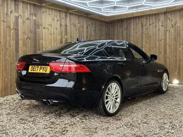 Jaguar Xe 2017 photo 5