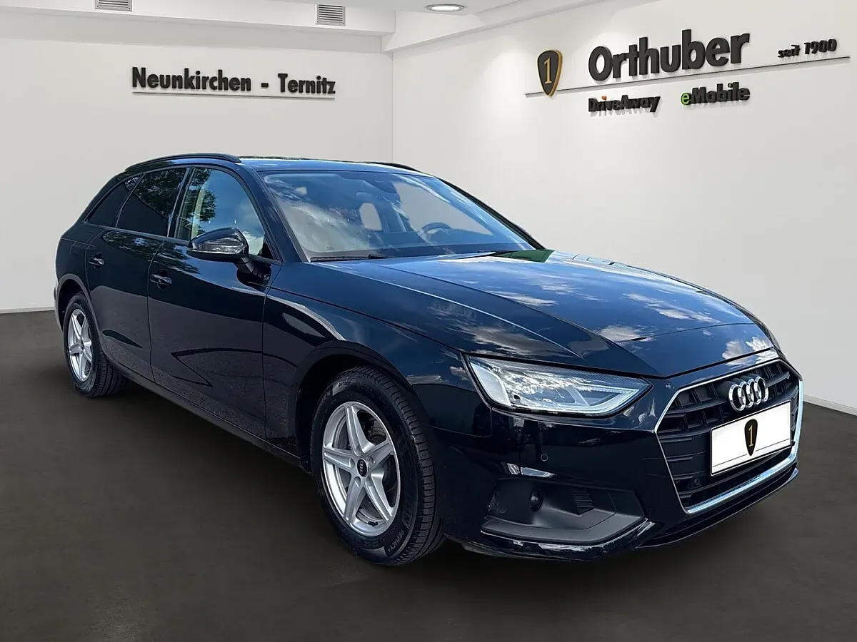 Audi A4 2022 photo 2