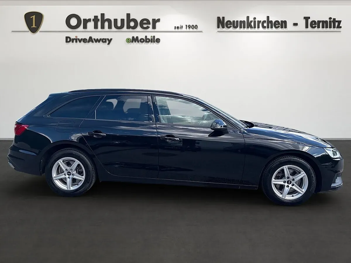 Audi A4 2022 photo 3