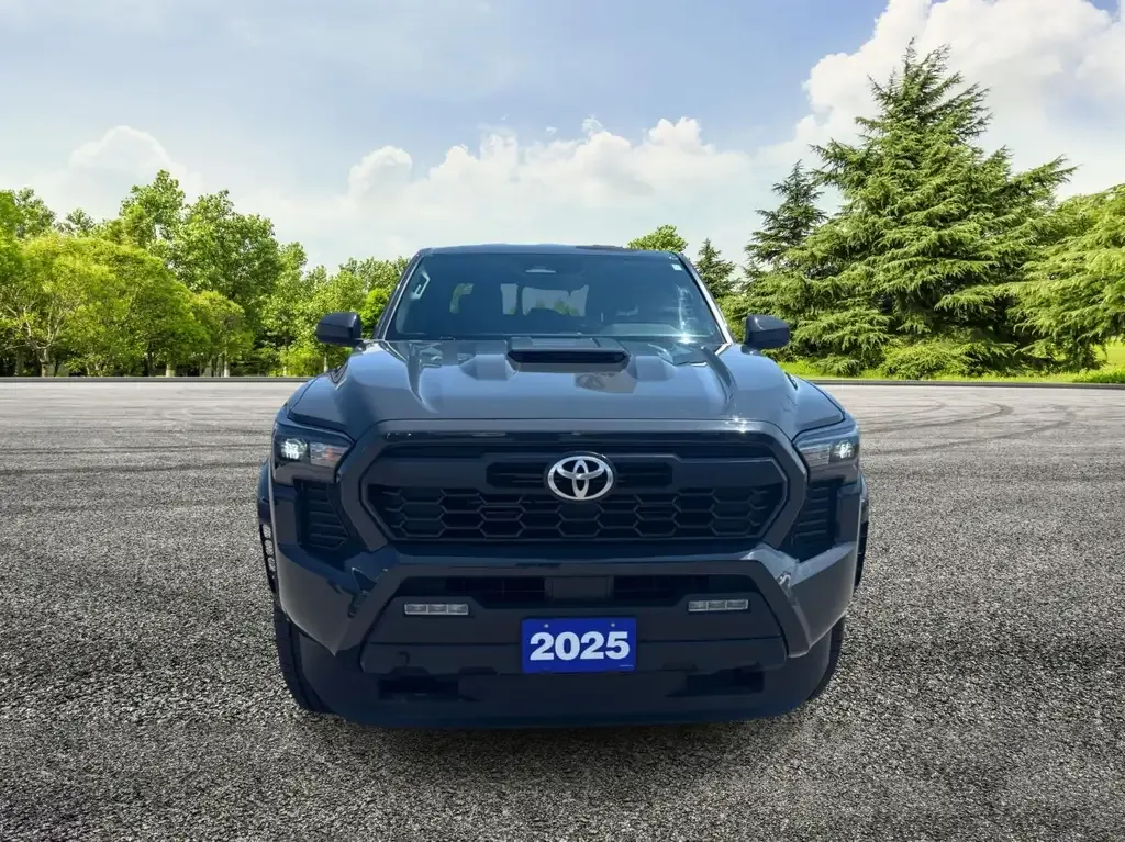 Toyota Tacoma 2025 photo 2