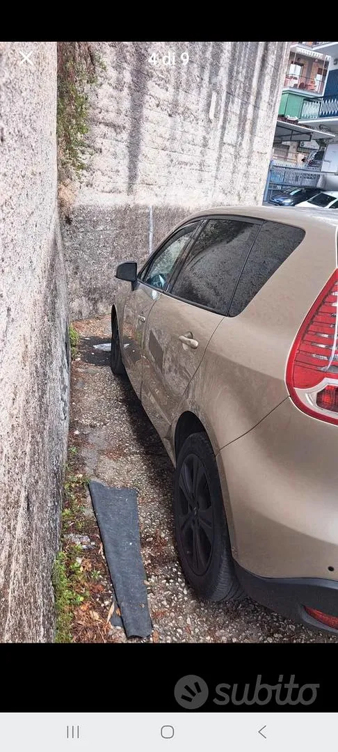 Renault Scenic 2011 photo 2