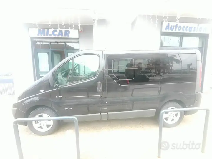 Renault Trafic 2011 photo 2
