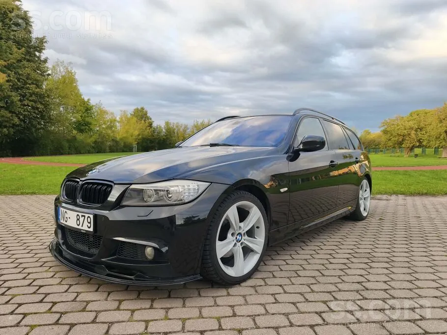 BMW 320 2010 photo 2