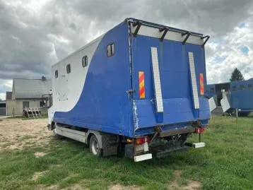 Mercedes-Benz 815 Horse 2005 photo 3