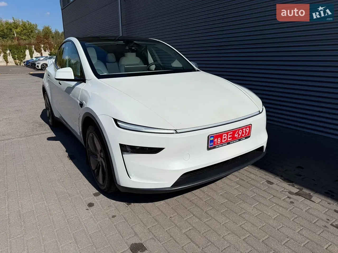 Tesla Model Y 2025 photo 2