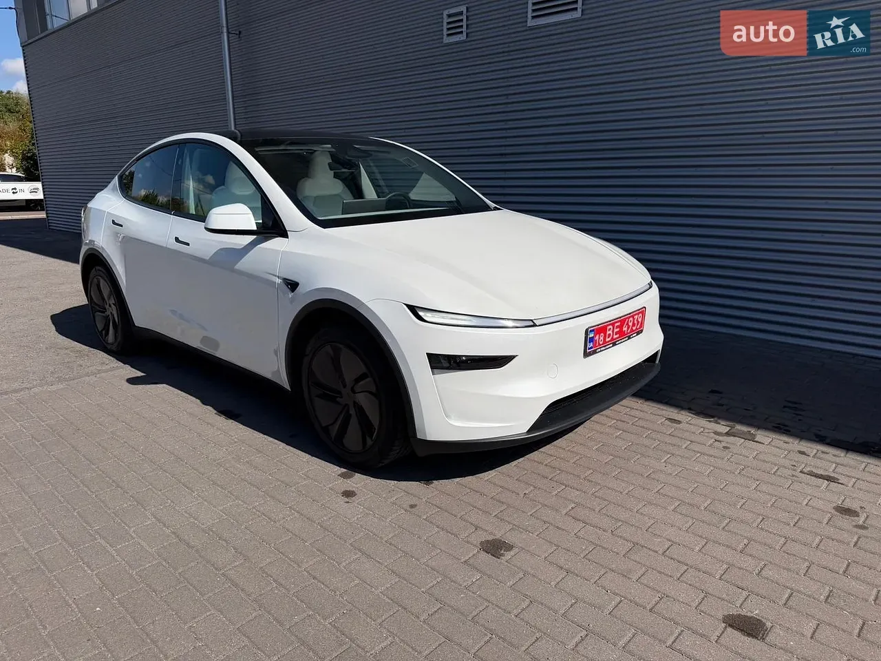 Tesla Model Y 2025 photo 3