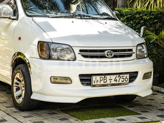 Toyota Noah 2002 photo 3