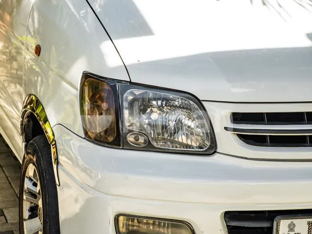 Toyota Noah 2002 photo 4