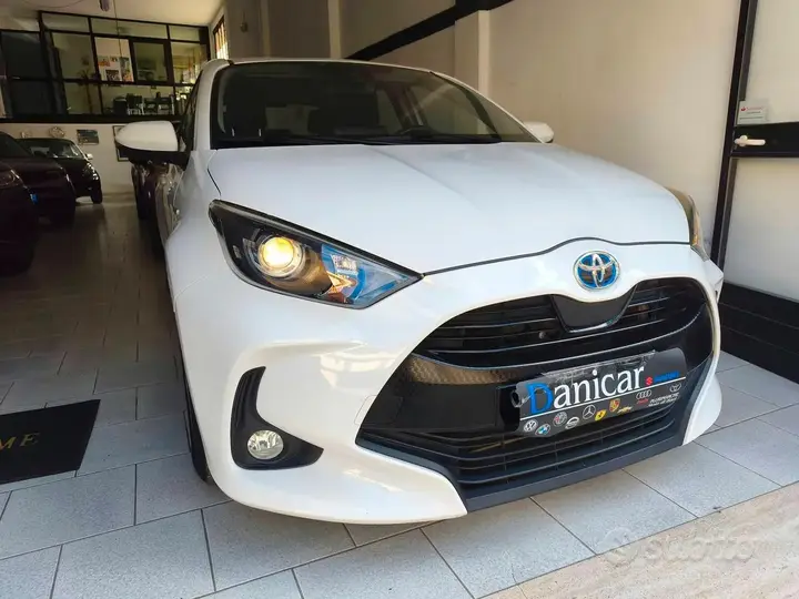 Toyota Yaris 2021 photo 2