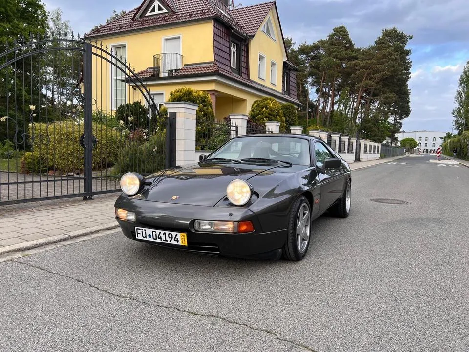 Porsche 928 S4