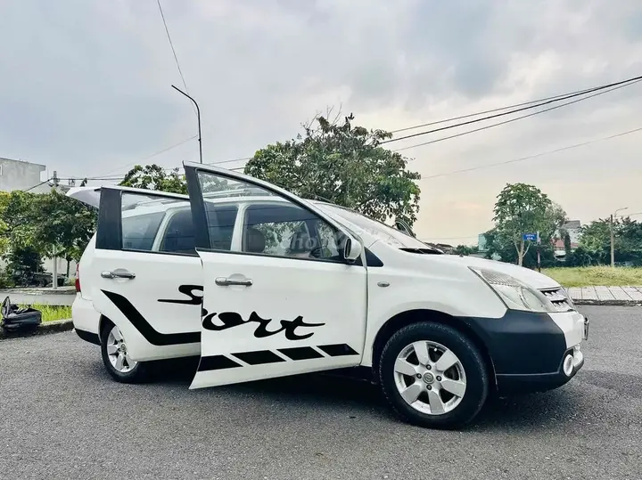 Nissan Grand Livina