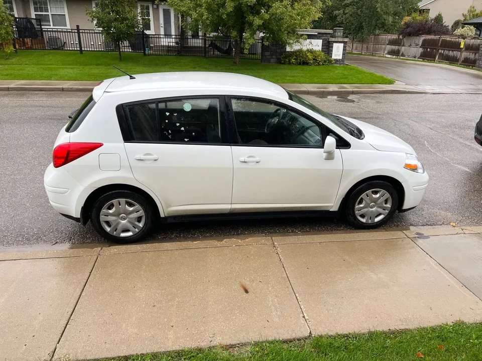 Nissan Versa 2012 photo 3
