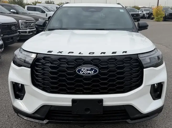 Ford Explorer 2027 photo 4