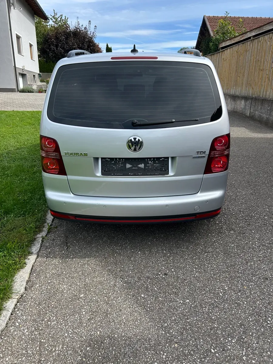 Volkswagen Touran 2010 photo 3