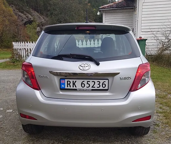 Toyota Yaris 2013 photo 5
