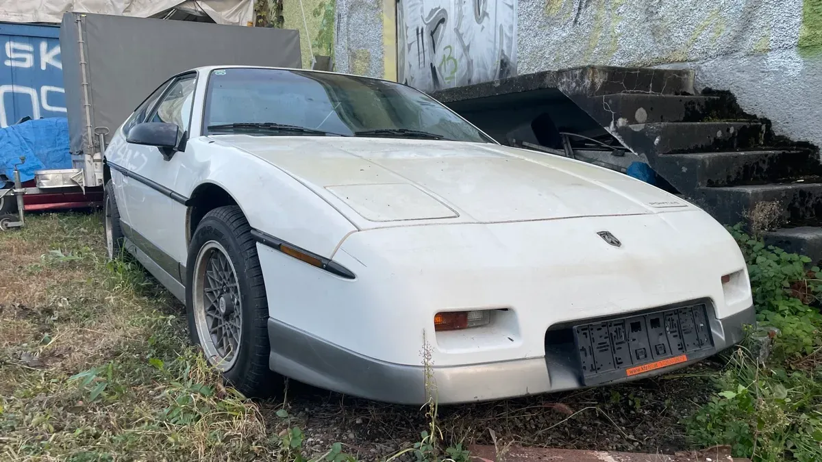 Pontiac Fiero 1989 photo 3