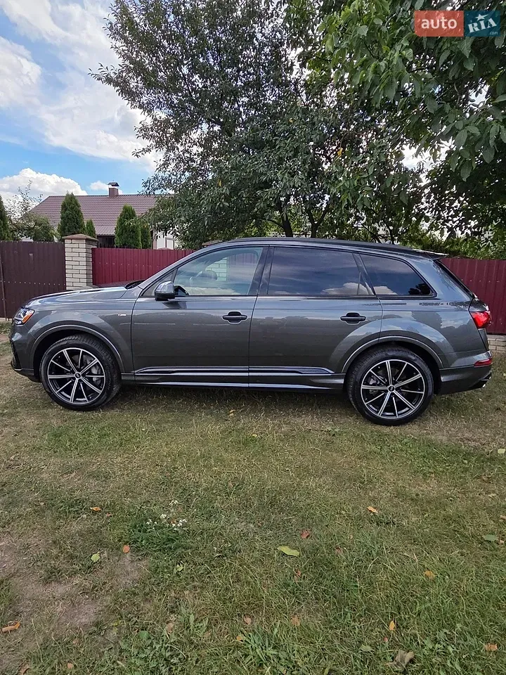 Audi Q7 2021 photo 2