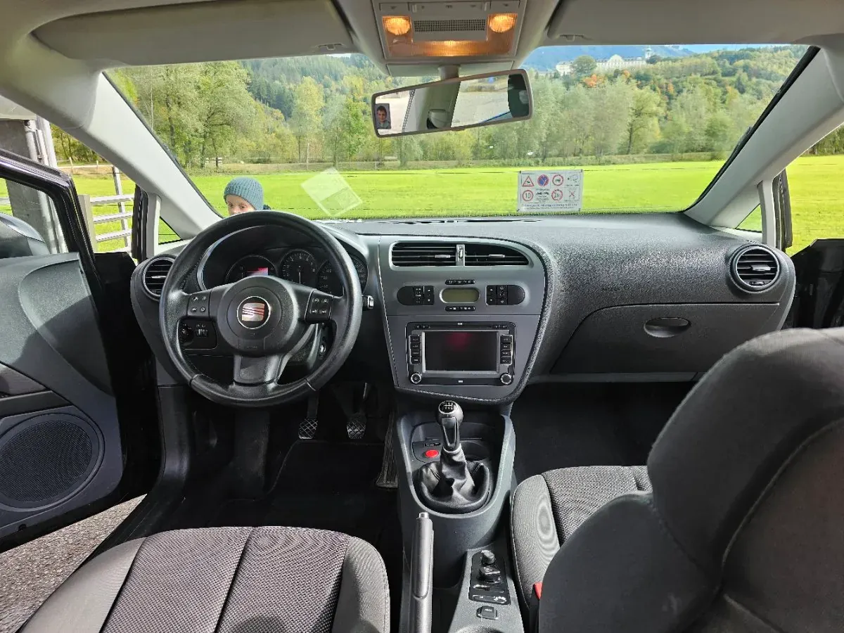 Seat Leon 2010 photo 3