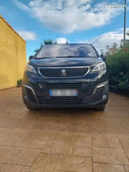Peugeot Traveller 2018 photo 2