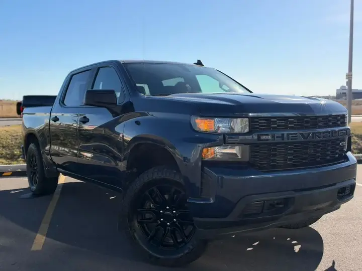 Chevrolet Silverado 1500 2021 photo 2