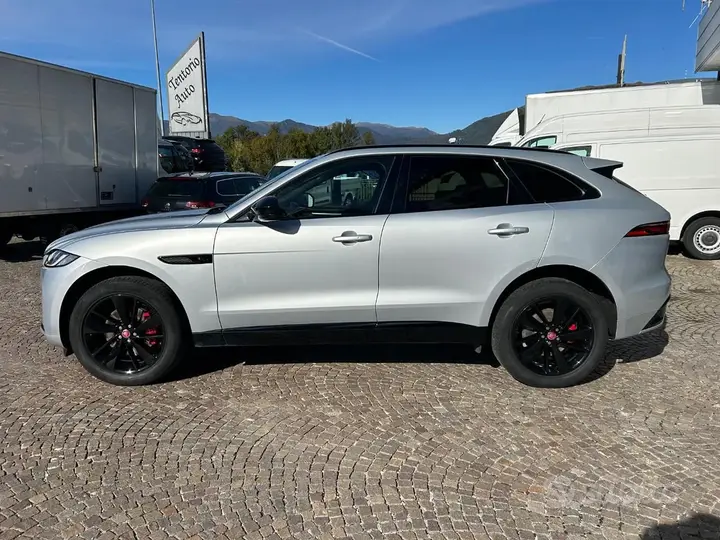 Jaguar F-Pace 2023 photo 2