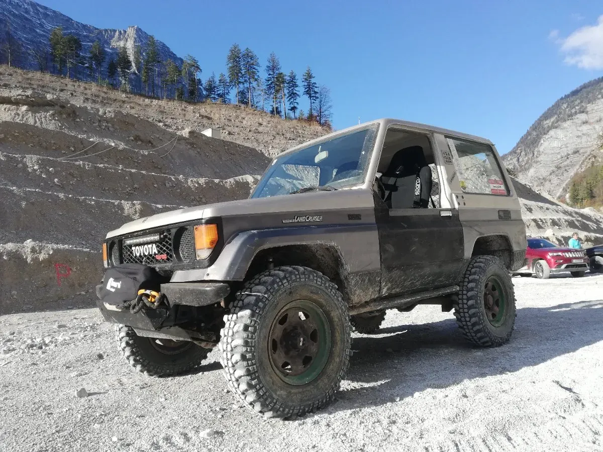 Toyota Land Cruiser 1989 photo 2