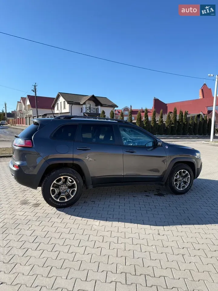 Jeep Cherokee 2019 photo 4