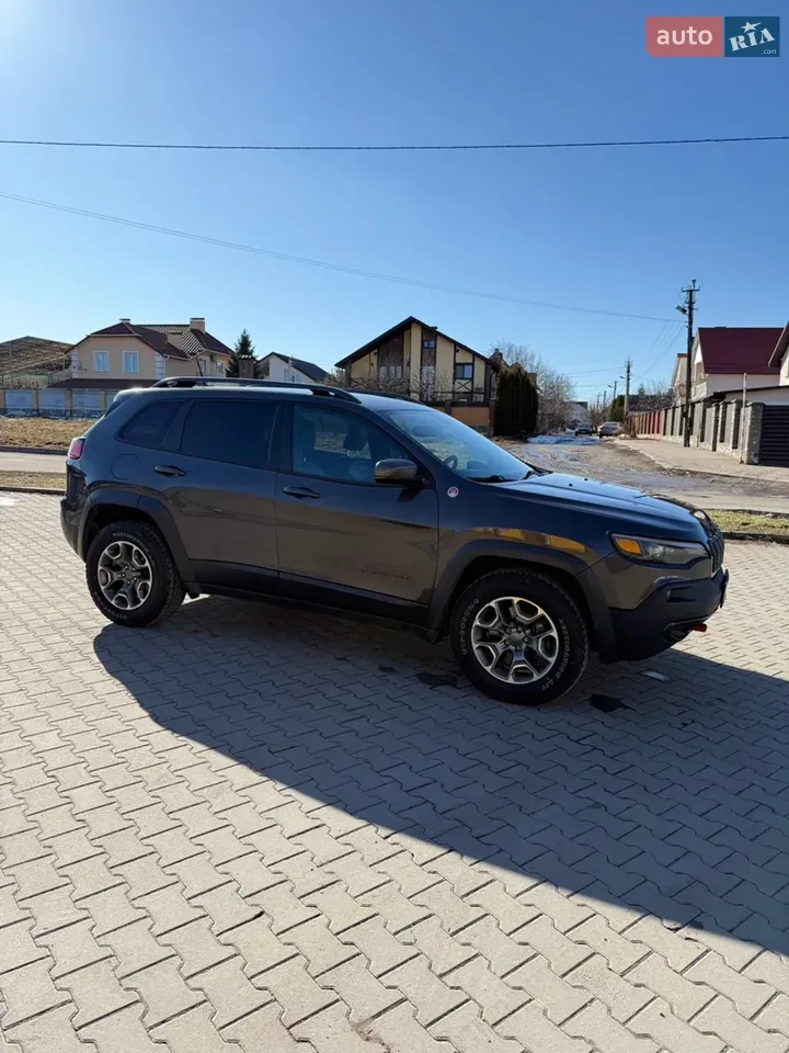 Jeep Cherokee 2019 photo 3