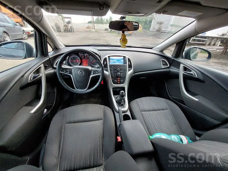 Opel Astra 2012 photo 4