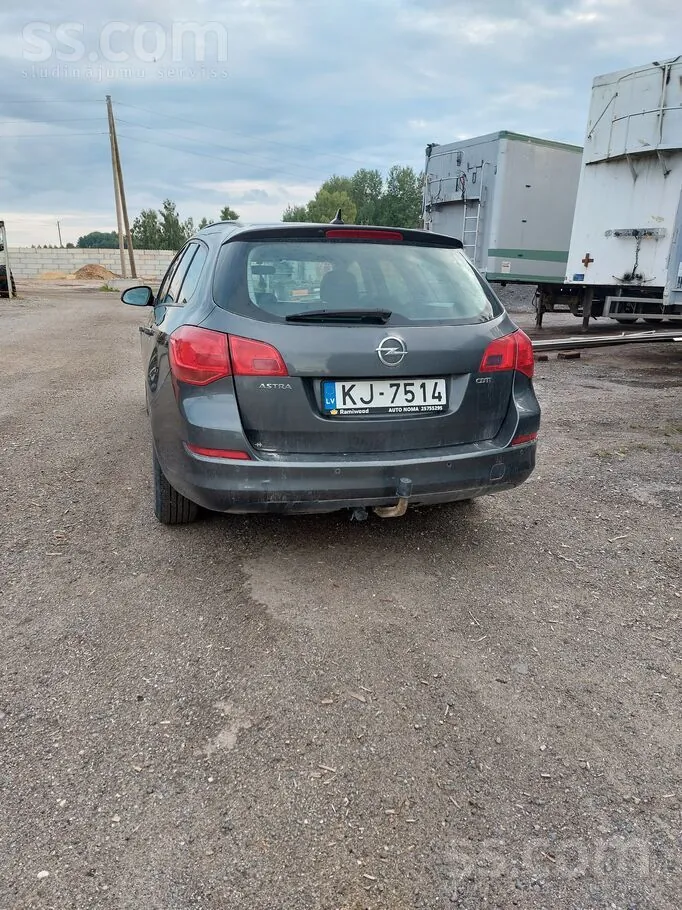 Opel Astra 2012 photo 3