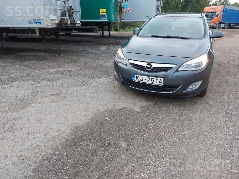 Opel Astra 2012 photo 2