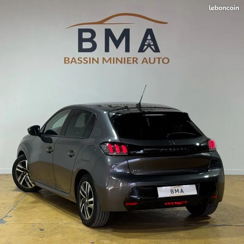 Peugeot 208 2021 photo 3