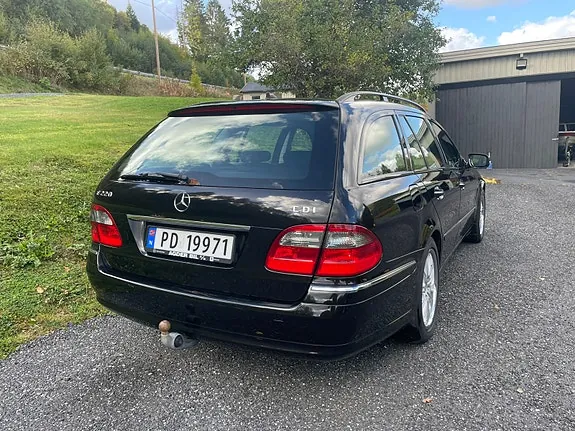 Mercedes-Benz E220 D 2006 photo 3