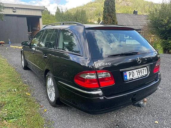 Mercedes-Benz E220 D 2006 photo 4