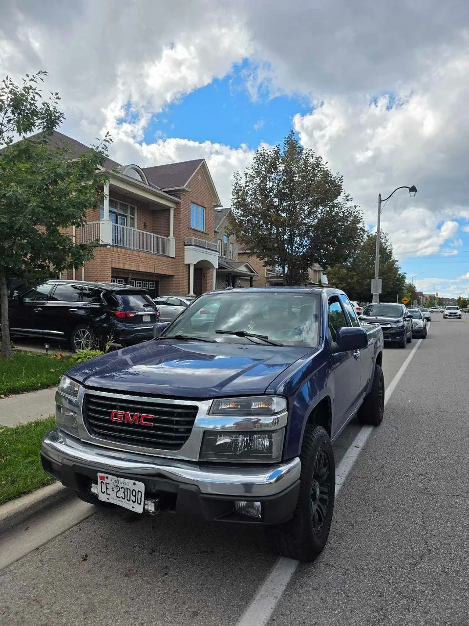 GMC Canyon 2012 photo 2