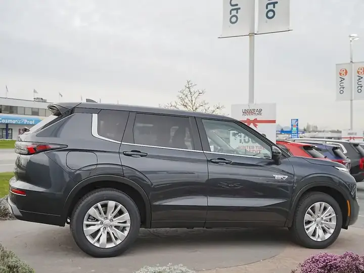 Mitsubishi Outlander 2026 photo 5